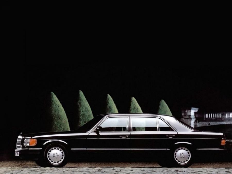  Mercedes-Benz 560 SEL 1985 года  (фото 11 из 14)